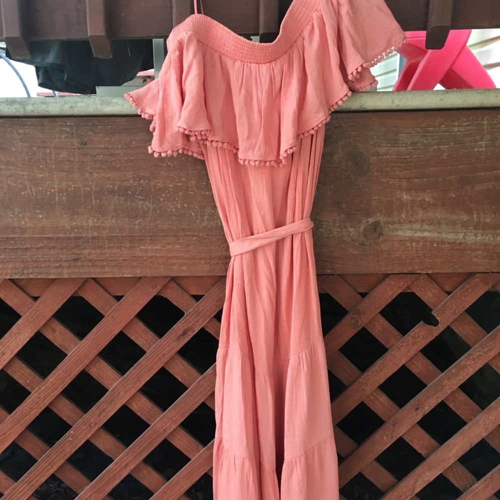 Lauren Conrad off the shoulder dress 👗